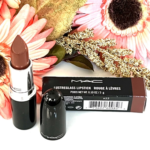 MAC Lustreglass Lipstick I DESERVE THIS 553 - Picture 8 of 12